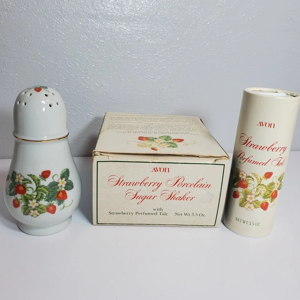 VTG 1979 Avon Porcelain‎ Strawberry Sugar Shaker 22k Gold Trim W/Talc In Box